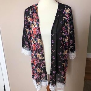 NWOT Boutique Floral Kimono Top